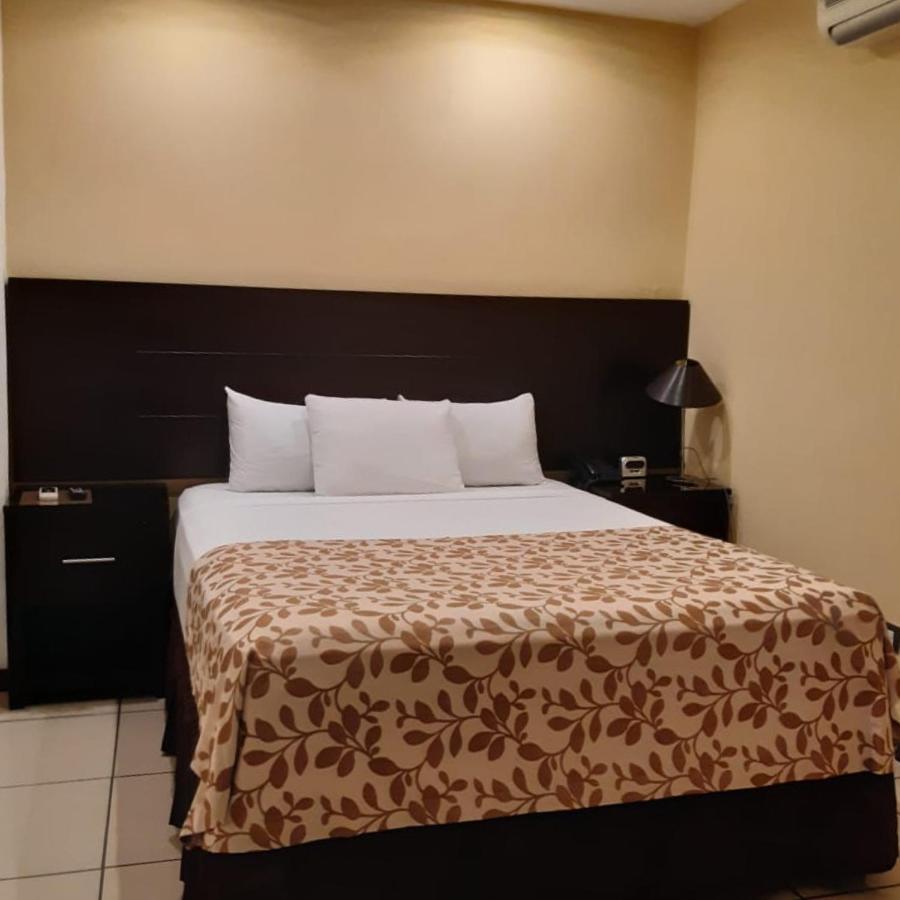 Hotel Villa Florencia Zona Rosa San Salvador Bagian luar foto